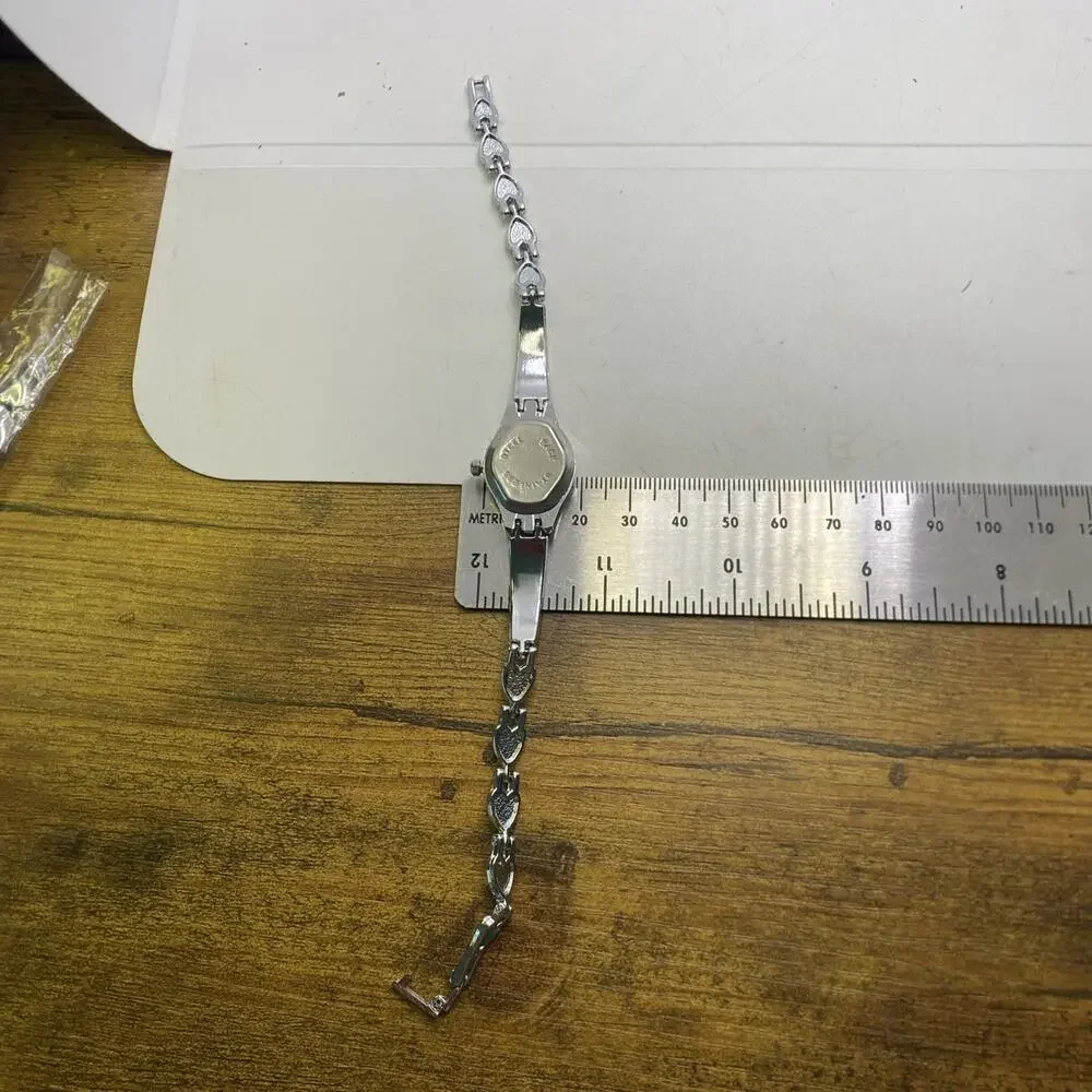 Silver Womens Heart Shaped Silver Fashion Watch Works New Battery